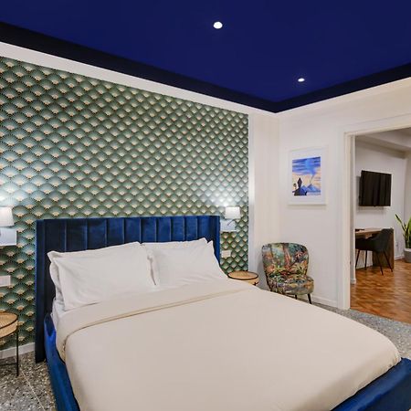 Well Suites - Piazza Dei Martiri Napoli Bagian luar foto