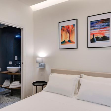 Well Suites - Piazza Dei Martiri Napoli Bagian luar foto