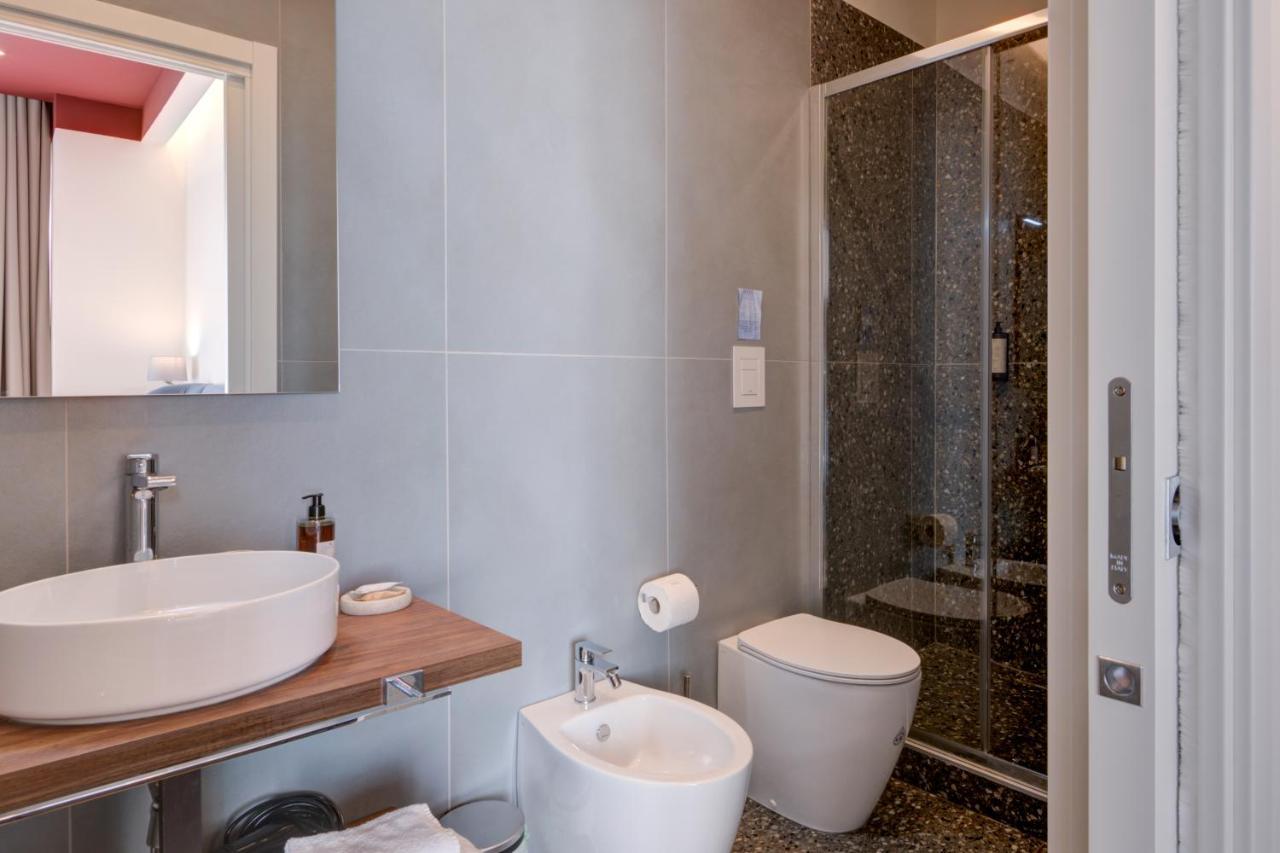 Well Suites - Piazza Dei Martiri Napoli Bagian luar foto