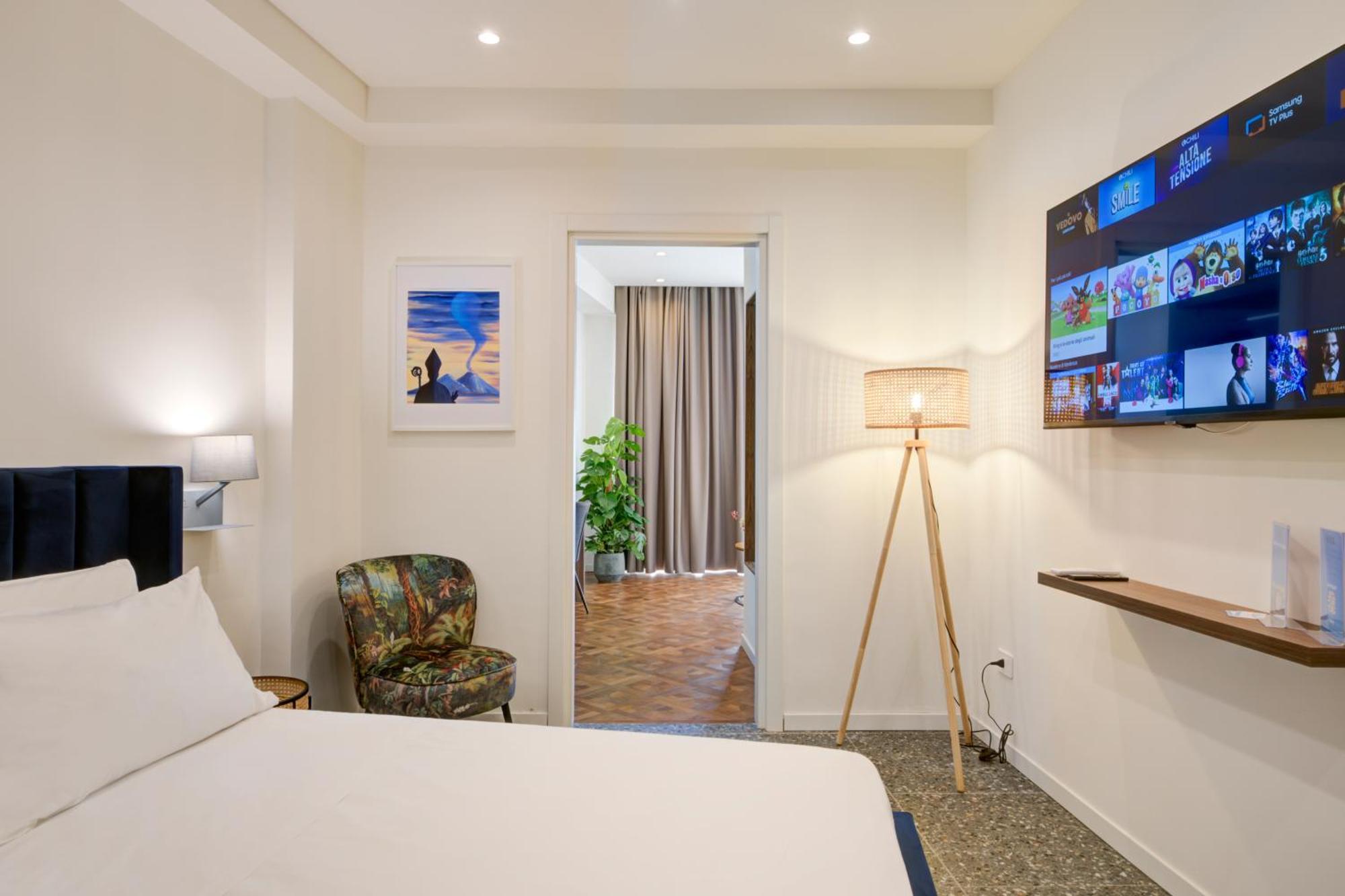 Well Suites - Piazza Dei Martiri Napoli Bagian luar foto