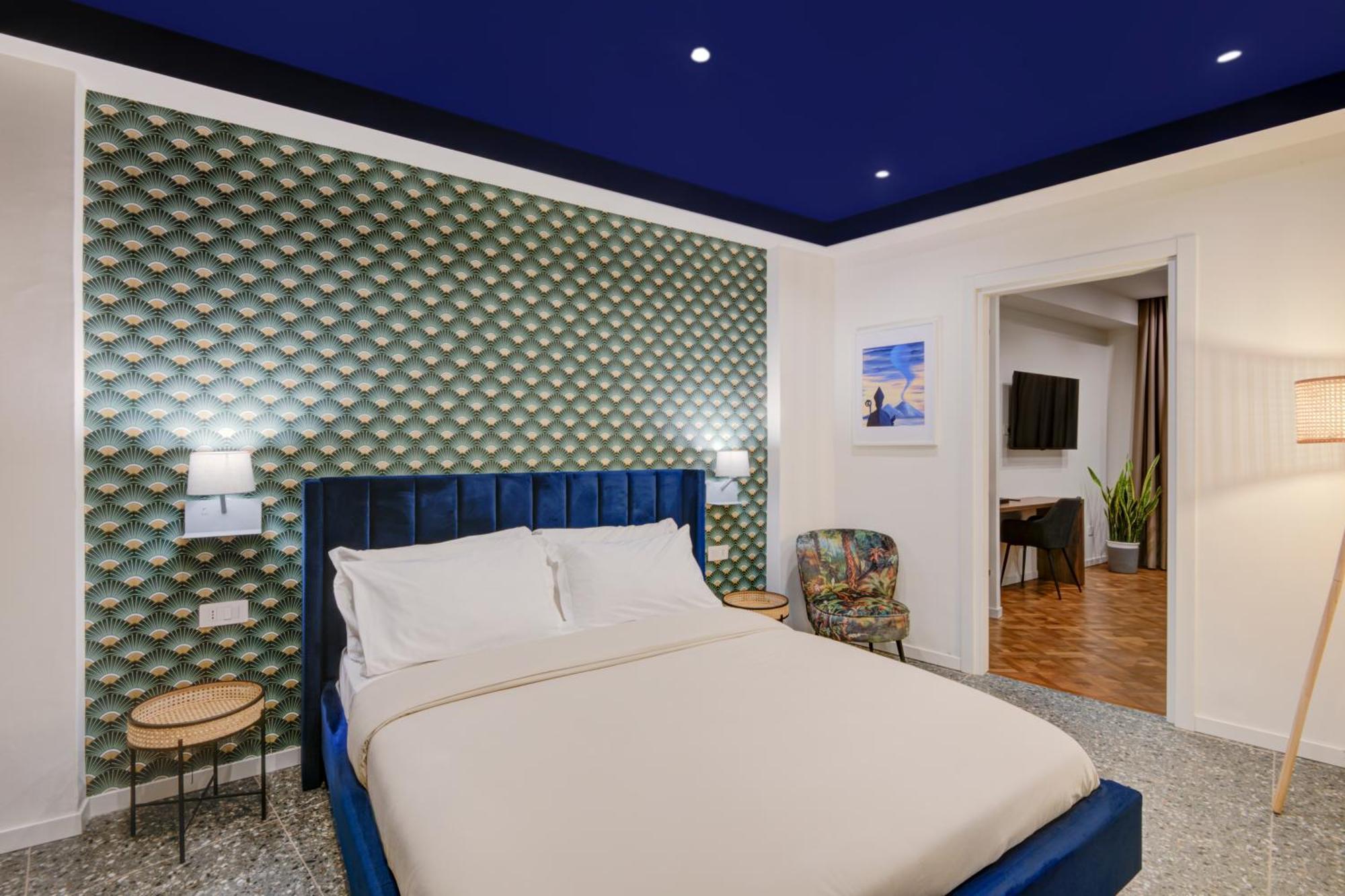 Well Suites - Piazza Dei Martiri Napoli Bagian luar foto