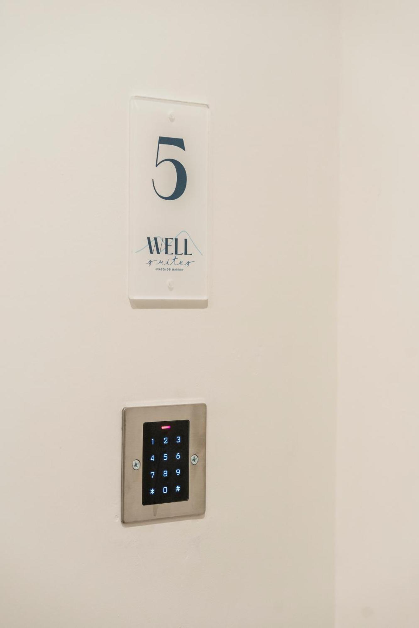 Well Suites - Piazza Dei Martiri Napoli Bagian luar foto