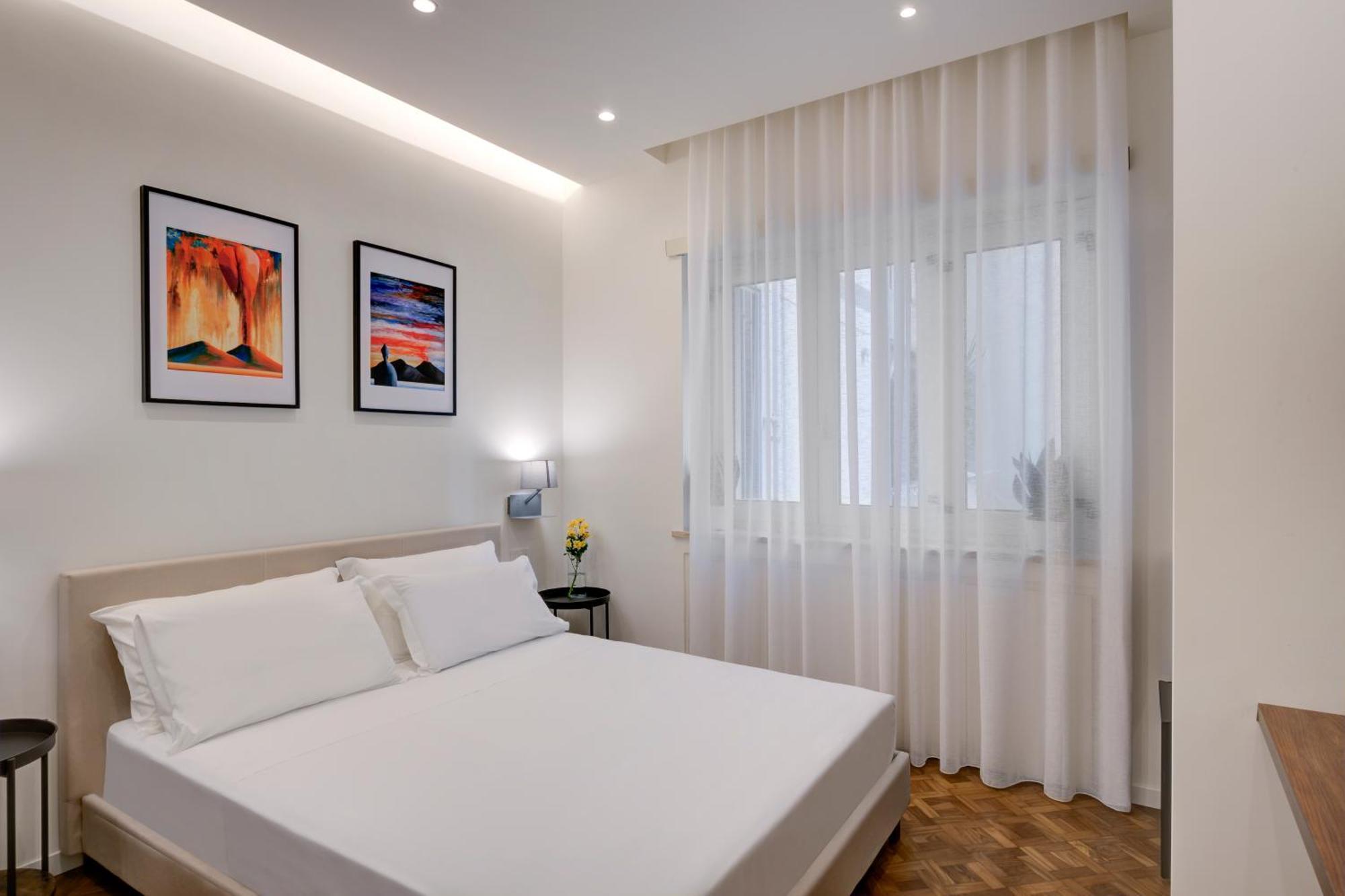 Well Suites - Piazza Dei Martiri Napoli Bagian luar foto