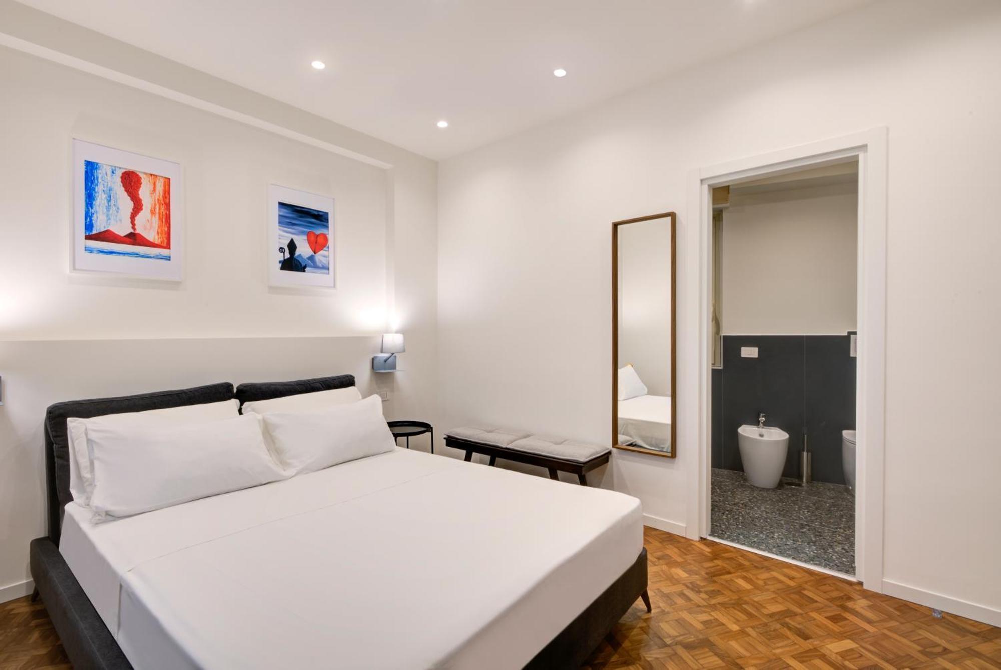Well Suites - Piazza Dei Martiri Napoli Bagian luar foto