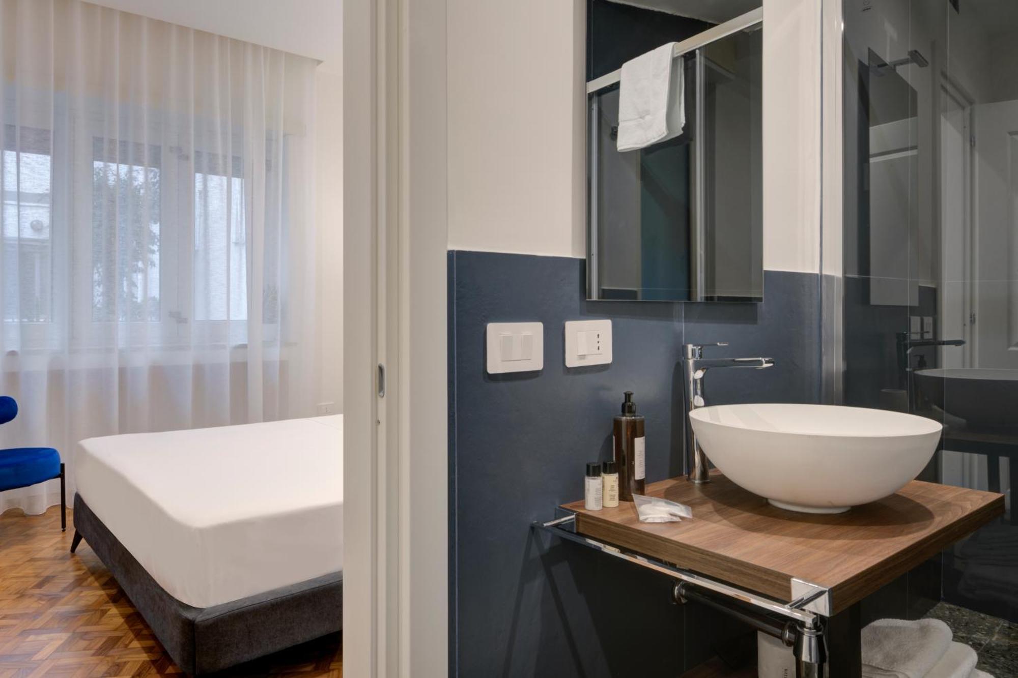 Well Suites - Piazza Dei Martiri Napoli Bagian luar foto