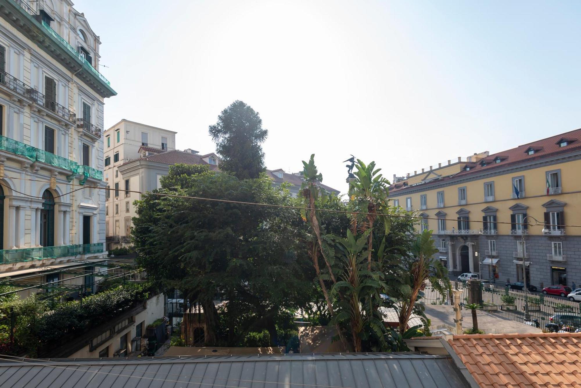 Well Suites - Piazza Dei Martiri Napoli Bagian luar foto