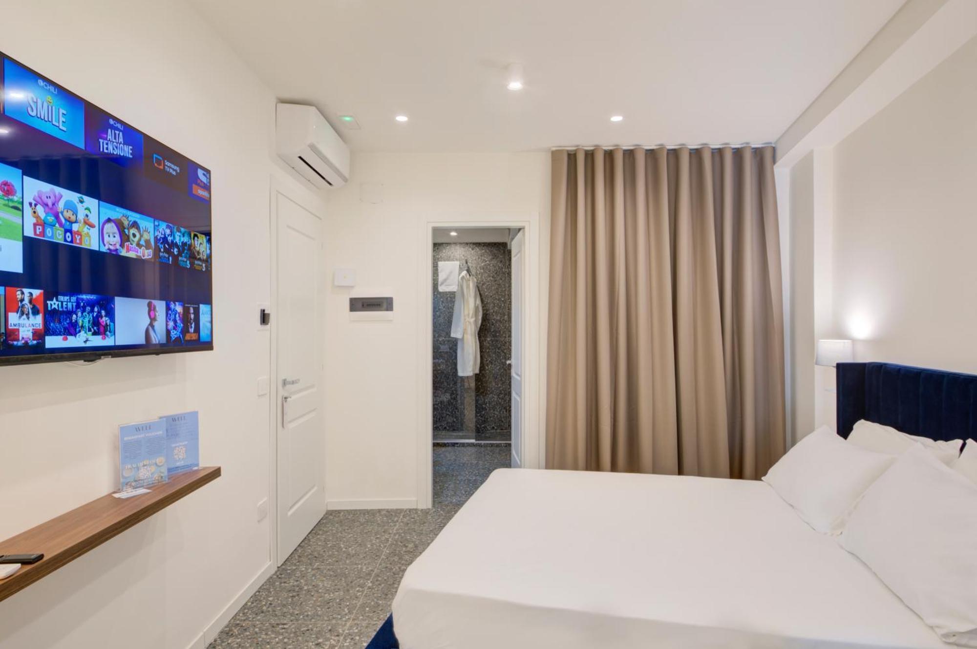 Well Suites - Piazza Dei Martiri Napoli Bagian luar foto
