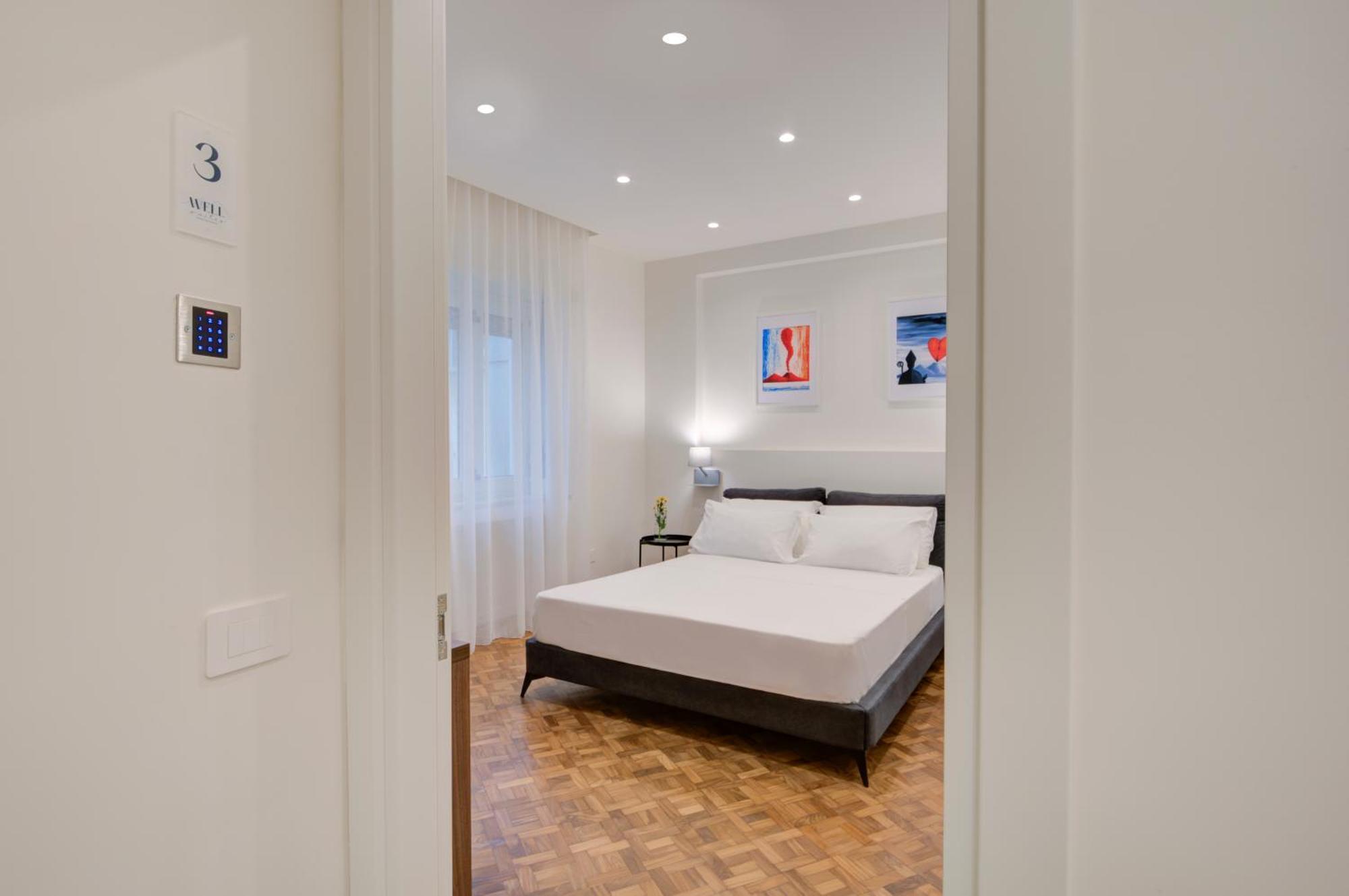 Well Suites - Piazza Dei Martiri Napoli Bagian luar foto