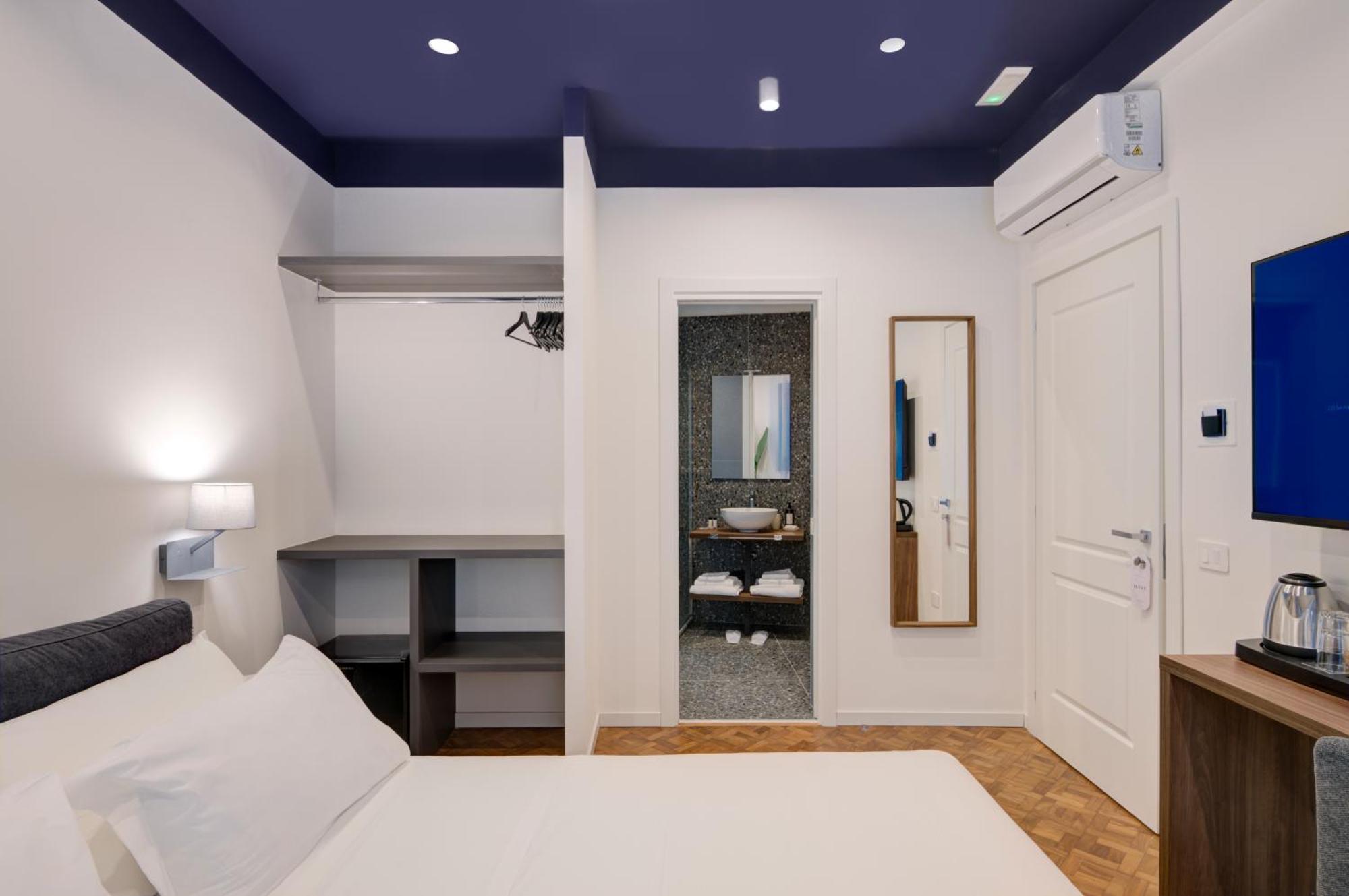 Well Suites - Piazza Dei Martiri Napoli Bagian luar foto