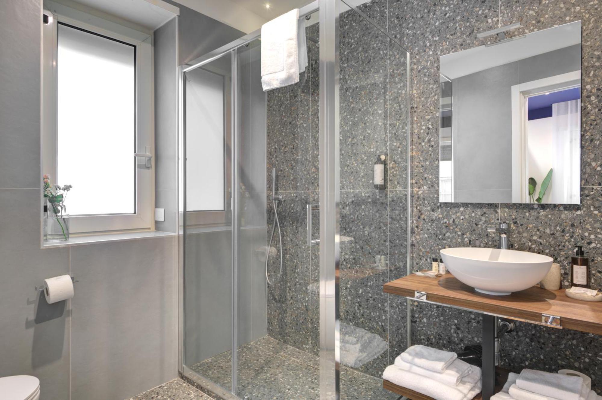 Well Suites - Piazza Dei Martiri Napoli Bagian luar foto