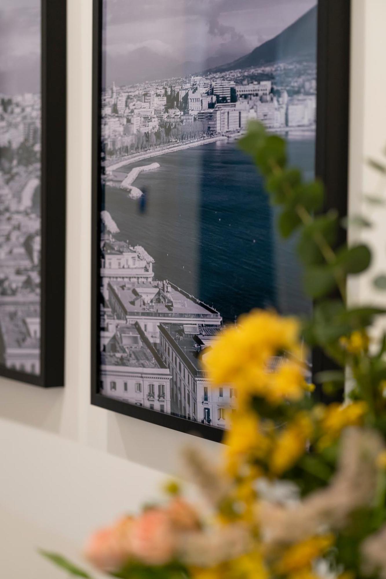 Well Suites - Piazza Dei Martiri Napoli Bagian luar foto