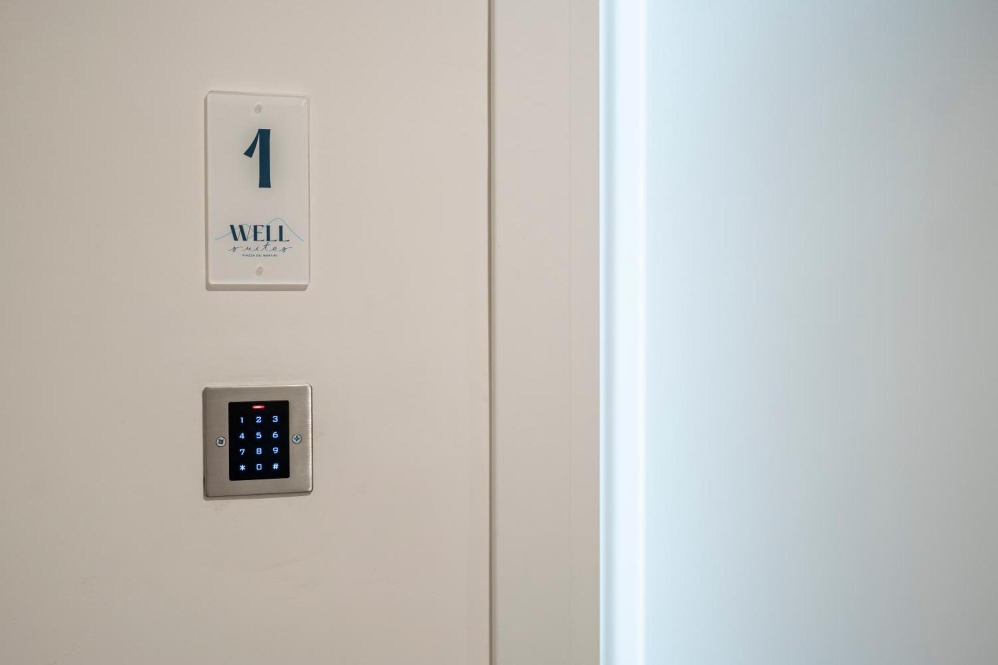 Well Suites - Piazza Dei Martiri Napoli Bagian luar foto