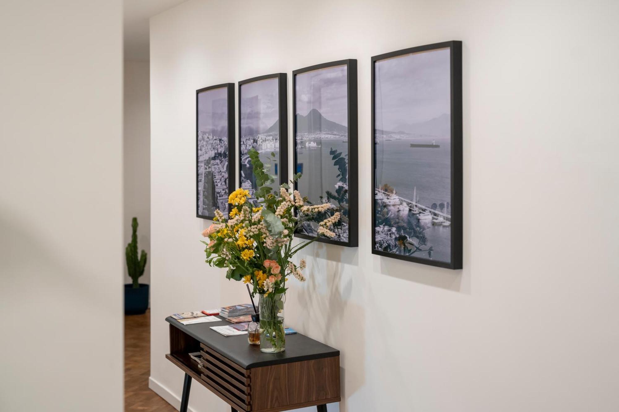 Well Suites - Piazza Dei Martiri Napoli Bagian luar foto