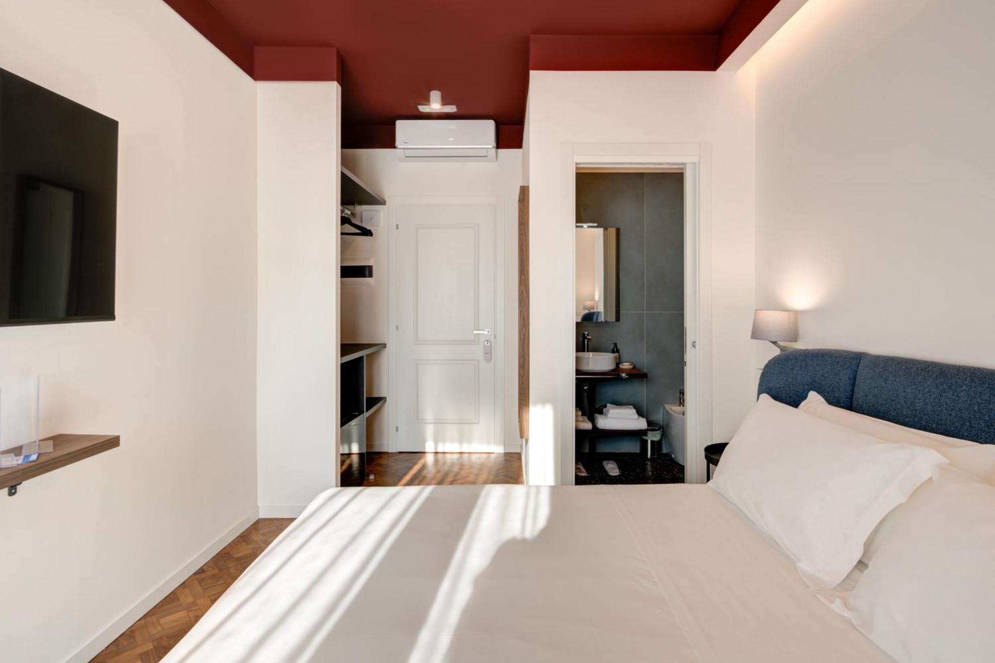 Well Suites - Piazza Dei Martiri Napoli Bagian luar foto